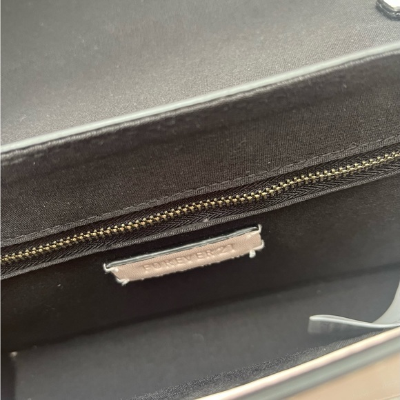 Forever 21 Pastel Pink Faux Leather Shoulder Envelope Clutch Handbag - Picture 5 of 8